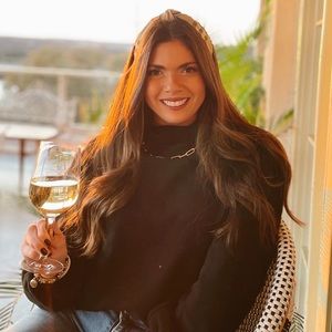 Meet your Posher, Mikaela